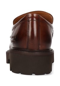 Scarpa in pelle marrone con suola in gomma spessa e scura, cuciture visibili e finitura liscia e lucida, mostrata da dietro.