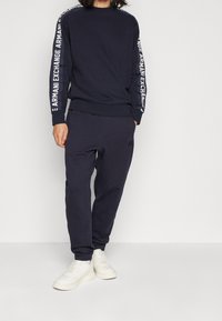 Armani Exchange Jogginghose - dark blue