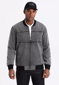 Unselected, grey