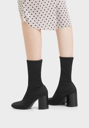 Botines de tacón - black
