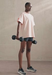 adidas by Stella McCartney LOGO TEE - Marškinėliai su spaudiniu - pink