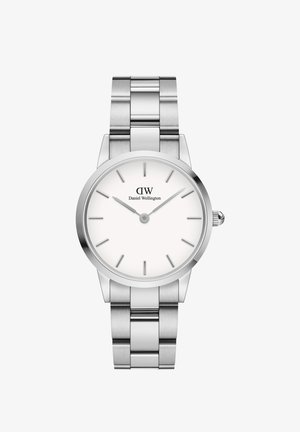 Reloj de acero inoxidable plateado con una esfera blanca redonda, marcadores de hora mínimos y una pulsera de estilo pulido. Cuenta con una corona en el lateral.