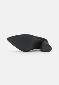 RAID Wide Fit Escarpins à talons hauts - black