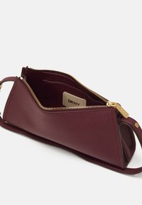 DKNY AVRIL SHOULDER - Rankinė - garnet