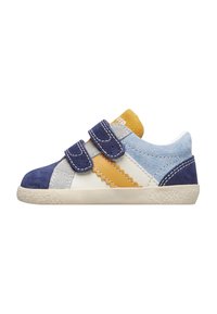 Kinder-Sneaker in Blau, Marineblau und Gelb aus Wildleder mit zwei verstellbaren Klettverschlüssen, strukturiertem Sohlenprofil und kontrastierendem Farbpanel-Design.