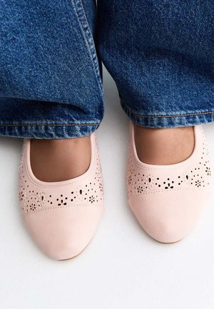 New Look Wide Fit WIDE FIT   FLORAL CUTOUT BALLET PUMPS - Ballet pumps - off white