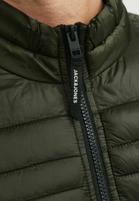 Jack & Jones JJEHERO PUFFER COLLAR - Giacca invernale - rosin