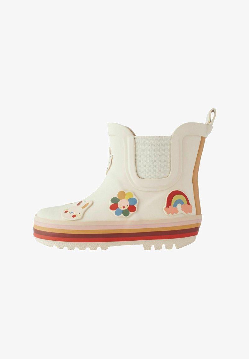 Weißer Gummiregenstiefel mit bunten Patches: Hase, Blume und Regenbogen. Mit elastischem Seitenpaneel und buntem gestreiftem Profil.