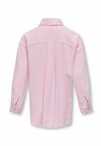 Chemise rose à manches longues avec col, dotée d'un empiècement au dos, d'un pli central et de poignets boutonnés. Tissu texturé avec une finition lisse.