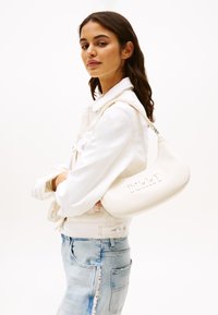 Tommy Jeans - EVERYWHERE  - Handtas - beige Miniatuurafbeelding 1