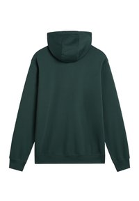 Felpa verde scuro con maniche lunghe, schiena liscia e cappuccio attaccato, esposta su uno sfondo bianco.