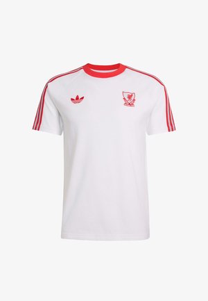 Biely športový krátky rukáv s červeným golierom, červenými pruhmi na rukávoch, logom Adidas na ľavej strane a erbom futbalového klubu Liverpool na pravej hrudi.