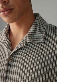 Next TEXTURED SHORT SLEEVE - Majica - neutral brown stripe