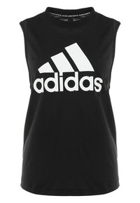 Černé tílko bez rukávů vyrobené z bavlny, s velkým bílým logem Adidas přes přední část a kulatým výstřihem.