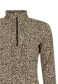 Top beige de manga larga con media cremallera, con un patrón de leopardo negro y un cuello alto. Fabricado en un tejido suave y ligero.