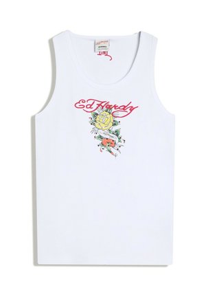 Biele tielko bez rukávov s červeným textom „Ed Hardy“ nad žltou ružou a tetovacím motívom v strede vpredu.