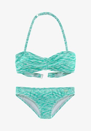 Türkises Bikini-Set mit strukturiertem Muster; trägerloses Oberteil mit Schleifendetail und verstellbaren Clips, kombiniert mit halbhohen Unterteilen.