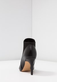 Clarks Tronchetti - black