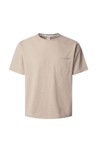 Camiseta de algodón beige de manga corta, con cuello redondo y un bolsillo en el pecho. Tejido texturizado y un diseño de ajuste relajado.