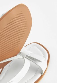 Next FOREVER COMFORT - Páskové sandály  - white