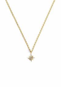 Collar de cadena de oro con un colgante en forma de estrella. El colgante tiene múltiples puntas y está adornado con pequeñas piedras claras.