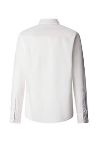 Witte lange mouwen overhemd getoond van de achterkant met geruite manchetten en een klassieke kraag op een effen witte achtergrond.