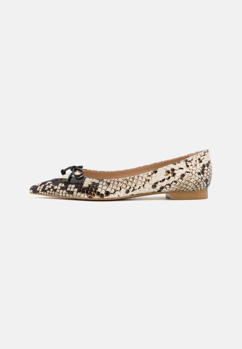 Stuart Weitzman LANDON BALLET FLAT - Ballet pumps - off-white