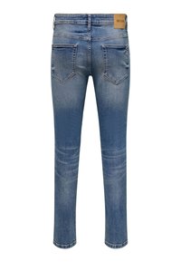Jeans in denim azzurro chiaro con vestibilità slim, dotati di due tasche posteriori, leggero effetto scolorito e toppa con logo in pelle sulla cintura.