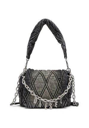 Sac à main en denim matelassé gris foncé avec une anse supérieure tressée et une bandoulière en chaîne argentée, orné d'accents métalliques "DIESEL".