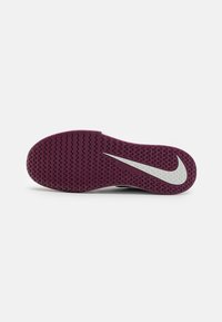 Nike Performance VAPOR LITE 2 - Allcourt tennissko - dark smoke grey/photon dust/sangria