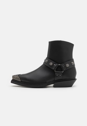 Koi Footwear SOULRENDER HARDWARE BOOT UNISEX - Cowboy/biker ankle boot - black/silver