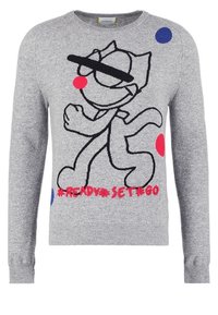 Grijze gebreide sweatshirt met een cartoonfiguur met een zonnebril, rode neus en levendige blauwe en rode stippen, met de gedurfde tekst "#READY#SET#GO".