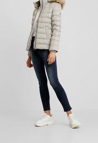 Tommy Jeans Dunjacka - light grey