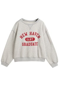Sudadera gris con cuello redondo, con la inscripción "NEW HAVEN GANT GRADUATE" en rojo en el frente. Puños y dobladillo acanalados.