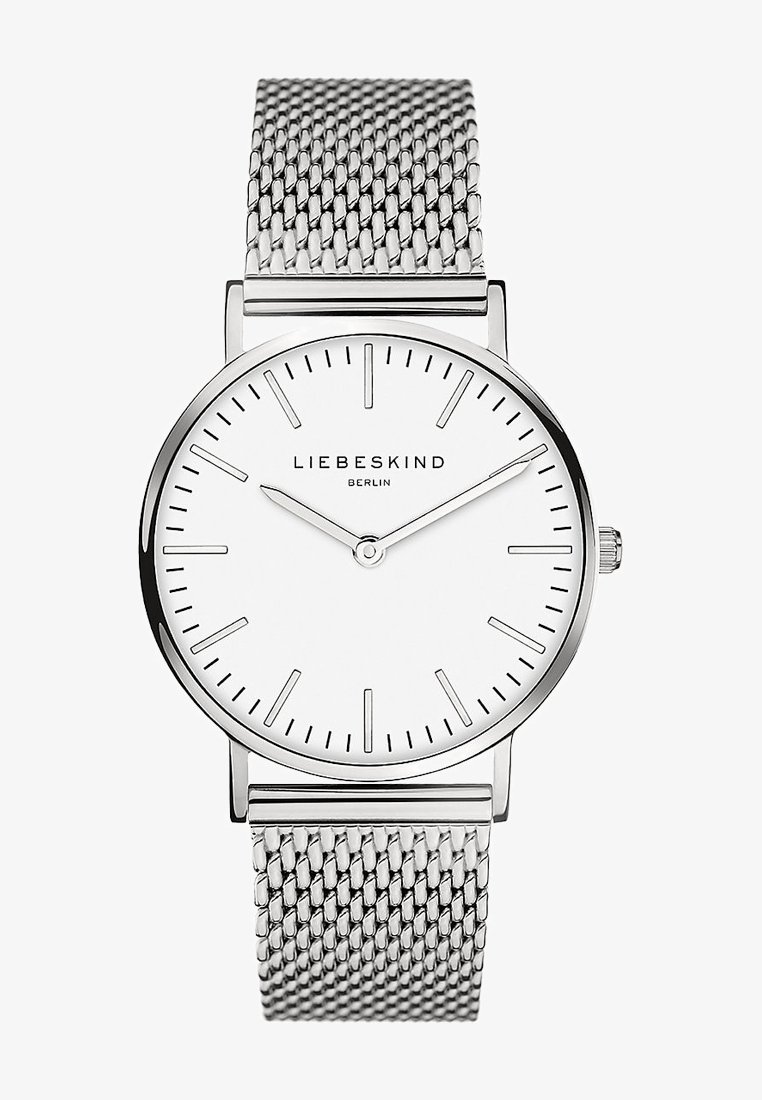Silberne Mesh-Armbanduhr mit einem runden weißen Zifferblatt, schlanken Markierungen, minimalistischem Design und dem aufgedruckten Markennamen "LIEBESKIND BERLIN".