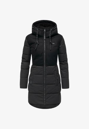 Czarny ocieplany długi płaszcz z zamkiem z przodu, regulowanym kapturem ze sznurkiem i fakturowaną górną częścią. Posiada dwie boczne kieszenie.