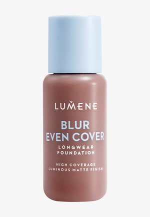 Lumene Blur Even Cover longwear foundationflaske med lyseblåt låg, mærket med høj dækkeevne og strålende mat finish.