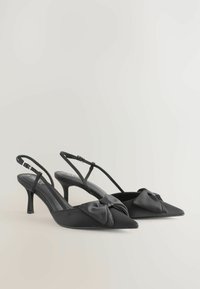Klasiski papēži - black