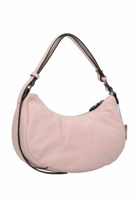 Rosa Lederhandtasche mit geschwungener Form, ausgestattet mit einem schwarzen Trageriemen und einem Reißverschluss. Auffällige strukturierte Oberfläche und kleine Hardware-Details.