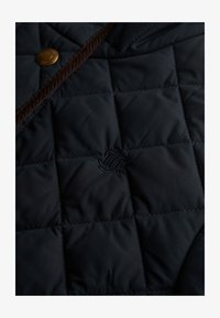 Sélectionné, eclipse navy