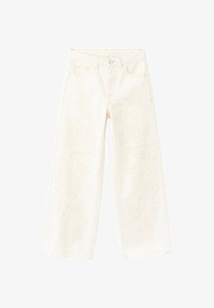 Jean en denim blanc avec une coupe à jambes larges et des détails de broderie complexes à l'avant, présentant des motifs tourbillonnants et des formes florales.