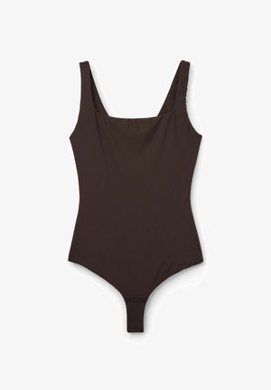 Bruine eendelige badpak met een vierkante halslijn, brede schouderbanden en een drukknoopsluiting aan de onderkant. Gladde textuur, minimalistisch ontwerp.