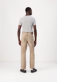 Tommy Jeans OTIS REGULAR - Straight leg jeans - beige