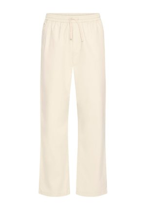 Baltos, laisvai krentančios kelnės, pagamintos iš minkštos medžiagos, su elastinga juosta ir raišteliu. Tiesios kojos, be matomų raštų.