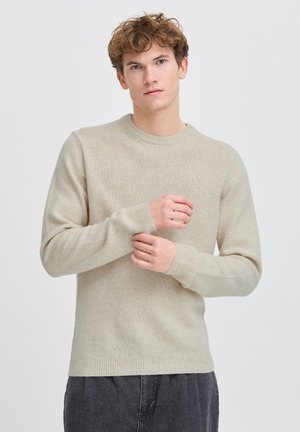 Casual Friday, KARL CREW NECK BOUNTY - Svetrík - light sand melange