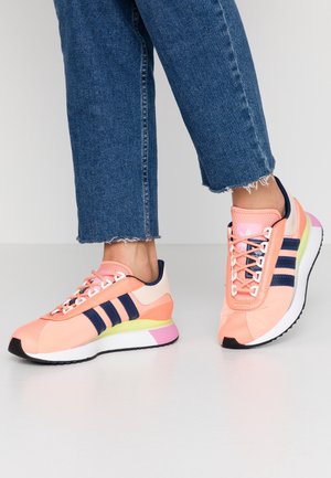 Trainers - pink