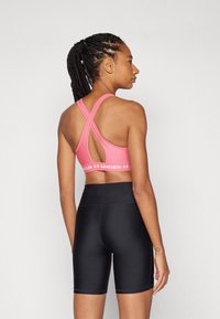Under Armour CROSSBACK MID  - Sutien sport cu susținere medie - super pink/white