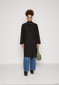 Vero Moda Curve VMCLAIR LONG  - Klassisk frakke - black
