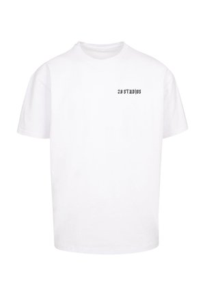 Bílý bavlněný tričko s kulatým výstřihem a krátkými rukávy, s nápisem "ZY STUDIOS" vytištěným černě v horní levé části.