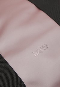 Rains TOTE BAG MICRO UNISEX - Torba preko tijela - muse